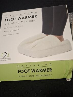 Plush Vibrating Foot Warmer Slippers - White